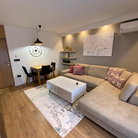 Apartment Zara Сараево Стая снимка